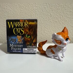 Warrior Cats Mystery Figure Series One - Brightheart - New, out of box
